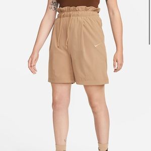 Nike Sportswear Everyday Modern - Women's High-Rise Woven Shorts